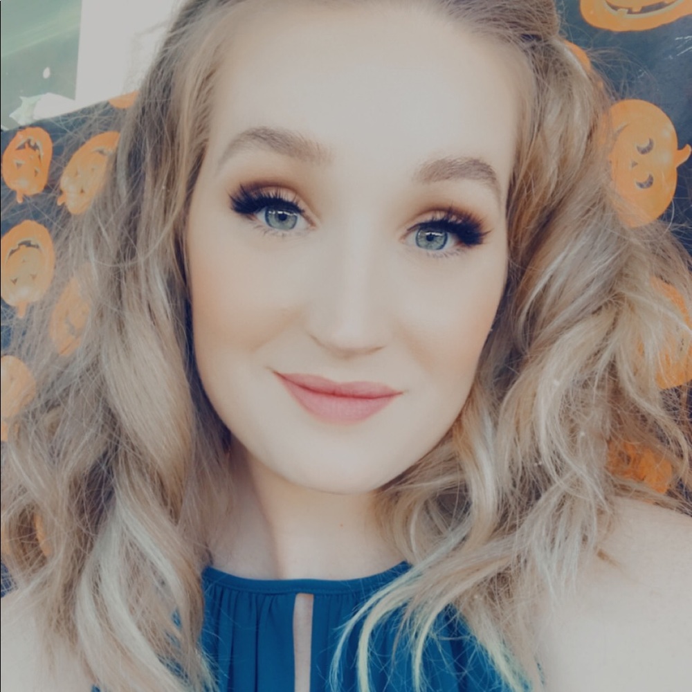 Meet your Posher, Amelia